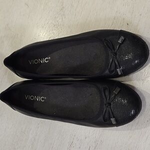 Womens Vionic Size 9.5 Flats
